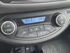 Toyota Yaris thumbnail 16