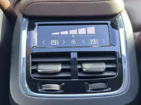 Volvo XC60 2.0 B5 Momentum Exclusive thumbnail 28