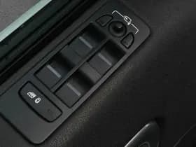 Land Rover Discovery Sport 2.0 TD4 HSE Luxury thumbnail 12