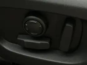 Land Rover Discovery Sport 2.0 TD4 HSE Luxury thumbnail 5