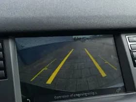 Land Rover Discovery Sport 2.0 TD4 HSE Luxury thumbnail 6