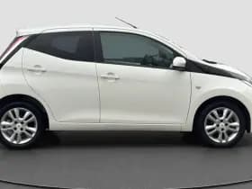 Toyota Aygo 1.0 VVT-i X-Joy thumbnail 2
