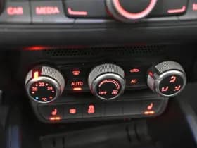 Audi A1 Sportback 1.4 TFSI Attrac Pano PDC Stoel Ver Bose Audio Key-less thumbnail 4