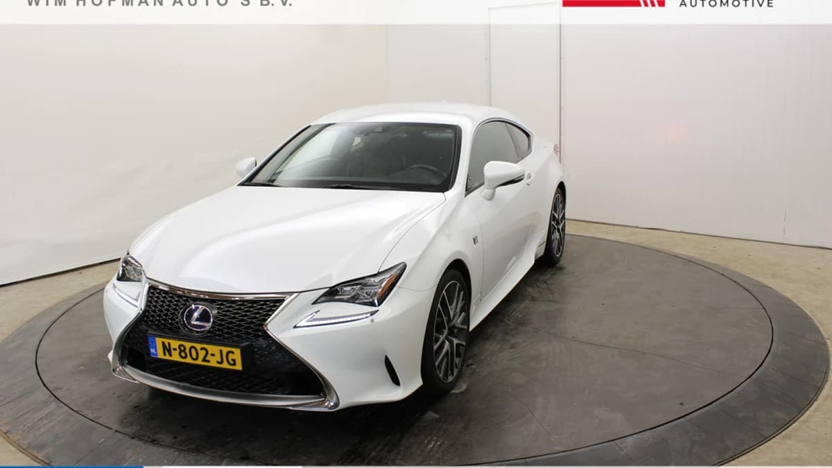 Lexus RC 300h F SPORT — foto 1