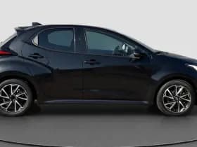 Toyota Yaris 1.5 Hybrid Dynamic thumbnail 2