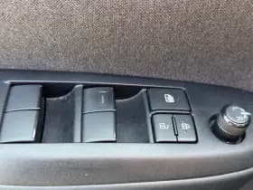 Toyota Yaris 1.5 Hybrid Dynamic thumbnail 8