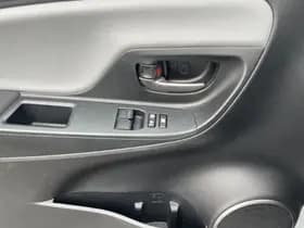 Toyota Yaris thumbnail 8