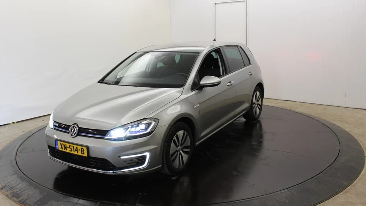 Volkswagen E-Golf 100KW 136PK SOH 100% Camera Warmtepomp Virtual Disc Pro Groot Navi Dodeh detectie — foto 1