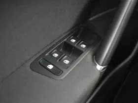 Volkswagen E-Golf 100KW 136PK SOH 100% Camera Warmtepomp Virtual Disc Pro Groot Navi Dodeh detectie thumbnail 33