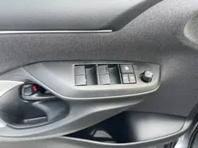 Toyota Yaris thumbnail 14