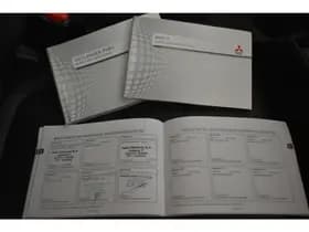 Mitsubishi Outlander 2.0 PHEV Instyle X-Line Dealer onderhouden Trekhaak Pano Vol Leder Camera thumbnail 11