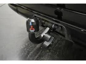 Mitsubishi Outlander 2.0 PHEV Instyle X-Line Dealer onderhouden Trekhaak Pano Vol Leder Camera thumbnail 3