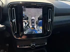 Volvo XC40 thumbnail 2