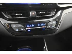 Toyota C-HR thumbnail 3