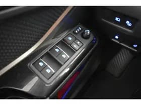 Toyota C-HR thumbnail 30