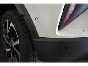 Toyota C-HR thumbnail 9