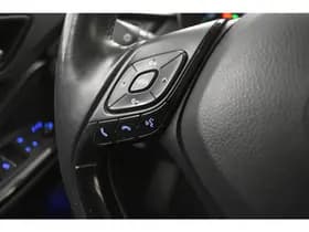 Toyota C-HR thumbnail 10