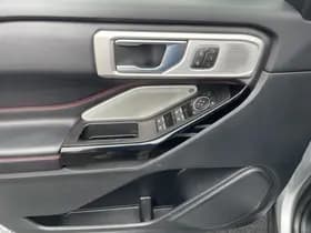 Ford Explorer thumbnail 10