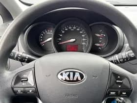 Kia Rio thumbnail 9