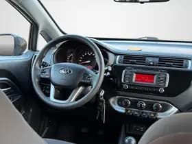 Kia Rio thumbnail 3