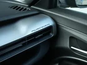 Jeep Avenger 1.2 e-Hybrid Summit | Navi | JBL | Camera | Winter | 18" thumbnail 8