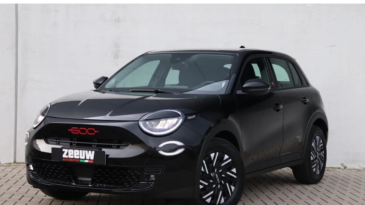 Fiat 600e RED 54 kWh | Carplay | Clima | Cruise | Direct Leverbaar — foto 1