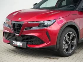 Alfa Romeo Junior Elettrica Speciale 54 kWh | Pano | Techno | 18" thumbnail 13