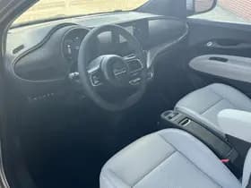 Fiat 500e Giorgio Armani Edition 42 kWh | LED | JBL | Limited Edition thumbnail 4