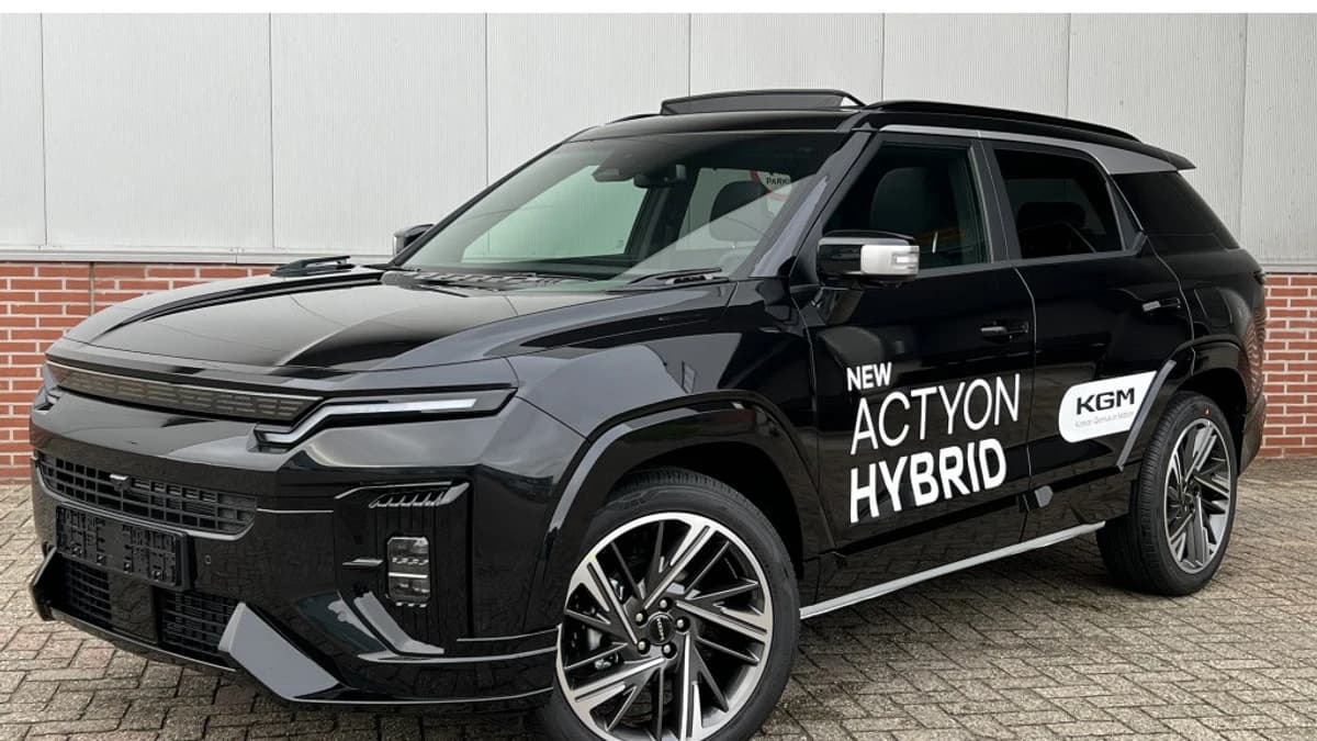 KGM Actyon Hybrid 1.5 Hybrid Titanium | Pano | Stoelverw voor & achter — foto 1