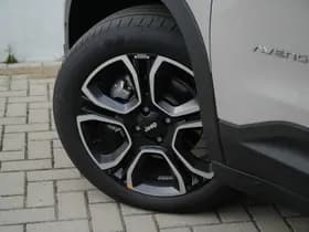 Jeep Avenger 1.2 e-Hybrid Summit | Pano | Navi | JBL | Camera | Winter thumbnail 18