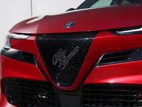 Alfa Romeo Junior 1.2 Turbo Hybrid 145 PK Q4 | Pano | Brera Red | Carplay | Camera thumbnail 5