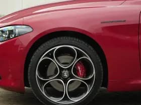 Alfa Romeo Giulia 2.0 Turbo 280 PK Competizione Q4 AWD | Pano | Veloce | 19" VERKOCHT thumbnail 13