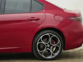 Alfa Romeo Giulia 2.0 Turbo 280 PK Competizione Q4 AWD | Pano | Veloce | 19" VERKOCHT thumbnail 14
