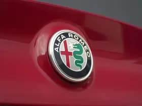 Alfa Romeo Giulia 2.0 Turbo 280 PK Competizione Q4 AWD | Pano | Veloce | 19" VERKOCHT thumbnail 24