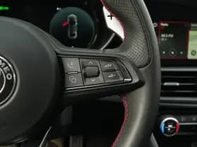 Alfa Romeo Giulia 2.0 Turbo 280 PK Competizione Q4 AWD | Pano | Veloce | 19" VERKOCHT thumbnail 40