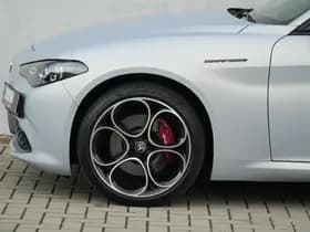 Alfa Romeo Giulia 2.0 Turbo 280 PK Competizione Q4 AWD | Harman | Veloce | 19" thumbnail 14