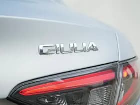 Alfa Romeo Giulia 2.0 Turbo 280 PK Competizione Q4 AWD | Harman | Veloce | 19" thumbnail 19