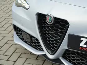 Alfa Romeo Giulia 2.0 Turbo 280 PK Competizione Q4 AWD | Harman | Veloce | 19" thumbnail 3