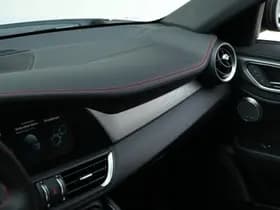 Alfa Romeo Giulia 2.0 Turbo 280 PK Competizione Q4 AWD | Harman | Veloce | 19" thumbnail 32