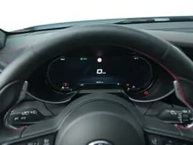 Alfa Romeo Giulia 2.0 Turbo 280 PK Competizione Q4 AWD | Harman | Veloce | 19" thumbnail 36