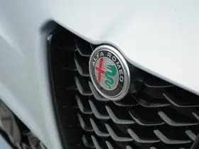 Alfa Romeo Giulia 2.0 Turbo 280 PK Competizione Q4 AWD | Harman | Veloce | 19" thumbnail 7