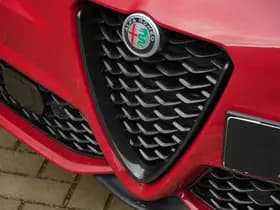 Alfa Romeo Giulia 2.0 Turbo 280 PK Competizione Q4 AWD | Harman | Veloce | 19" thumbnail 16