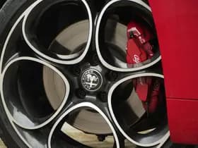 Alfa Romeo Giulia 2.0 Turbo 280 PK Competizione Q4 AWD | Harman | Veloce | 19" thumbnail 27