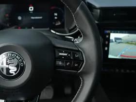 Alfa Romeo Junior 1.2 Turbo Ibrida 145 PK Sport Speciale | Pano | Techno | 18" thumbnail 17