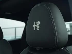 Alfa Romeo Junior 1.2 Turbo Ibrida 145 PK Sport Speciale | Pano | Techno | 18" thumbnail 25