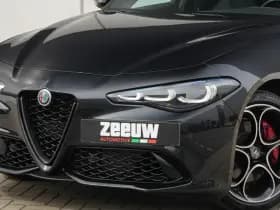 Alfa Romeo Giulia 2.0 Turbo 280 PK Competizione Q4 AWD | Pano | Veloce | 19" thumbnail 2