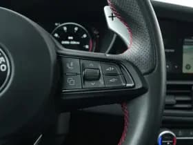 Alfa Romeo Giulia 2.0 Turbo 280 PK Competizione Q4 AWD | Pano | Veloce | 19" thumbnail 18