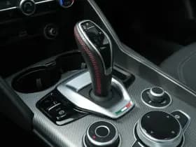 Alfa Romeo Giulia 2.0 Turbo 280 PK Competizione Q4 AWD | Pano | Veloce | 19" thumbnail 20