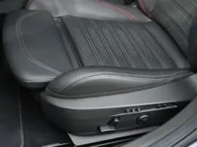 Alfa Romeo Giulia 2.0 Turbo 280 PK Competizione Q4 AWD | Pano | Veloce | 19" thumbnail 24