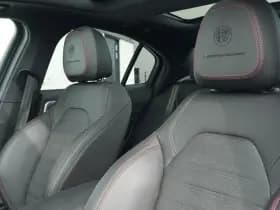 Alfa Romeo Giulia 2.0 Turbo 280 PK Competizione Q4 AWD | Pano | Veloce | 19" thumbnail 25